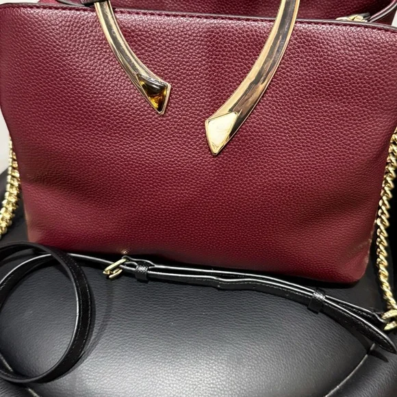 Chic Burgundy Handbag with Gold Accents - Picture 2 of 8